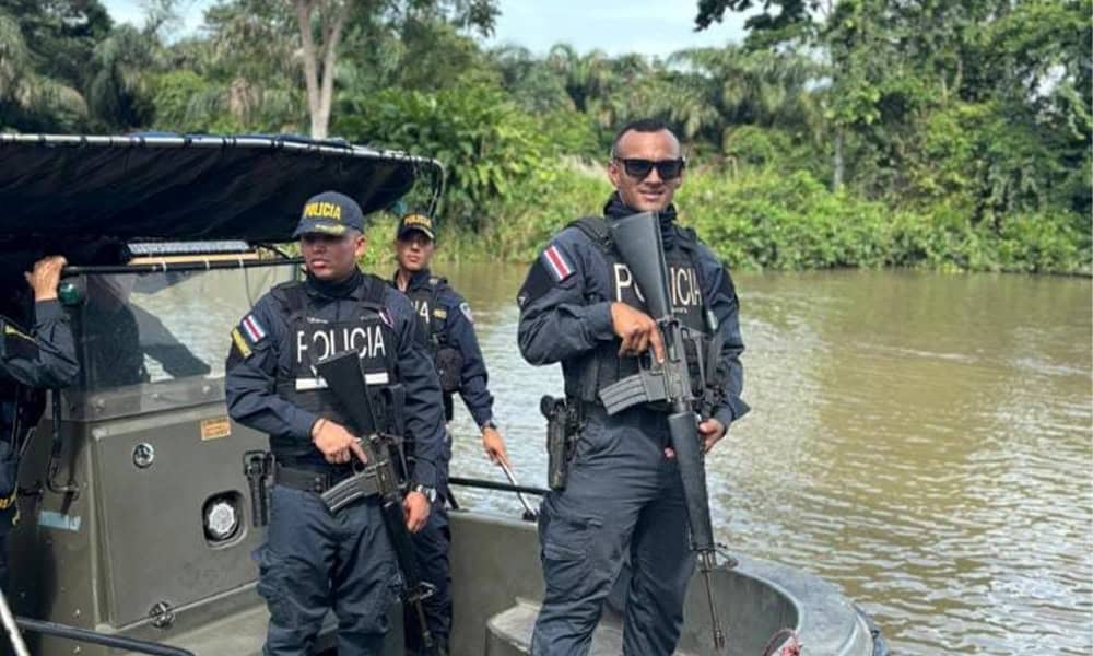 Costa Rican Police Officer Dies Heroically During River Crossing – The Tico Times